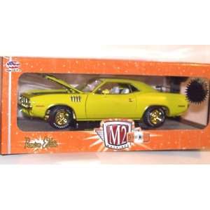  M2 MACHINES 124 SCALE 1971 PLYMOUTH CUDA 383 GOLD CHASE MUSCLE CAR 