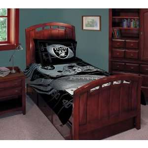    Oakland Raiders NFL Comforter Set (Twin/Full) 
