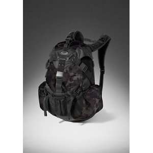    Oakley ICON Backpack, Sheet Metal / Camo 92075 20N
