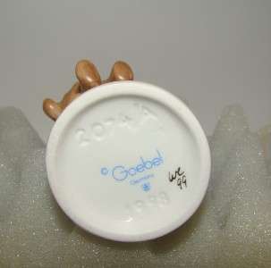 Hummel CHRISTMAS GIFT Goebel Figurine #2074/A Mint In BOX  