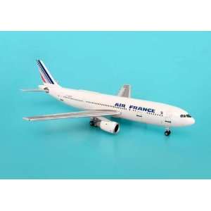  Phoenix Air France A300 600 1/400 REG#F BVGP Toys & Games