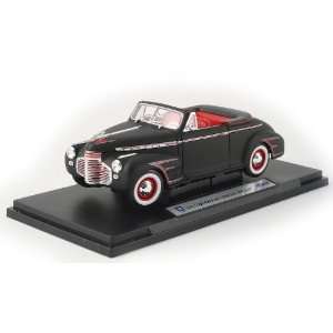    1:18 1941 Chevrolet Special Satin Retro Rod   Black: Toys & Games