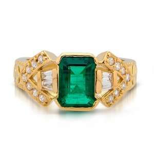   Cwt Diamond (Tapper 0.24 Cwt) (Round 0.21 Cwt) 18k Gold Ring: Jewelry