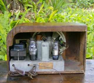   Grunow 564 wood table radio with Machine Age cabinet design.  