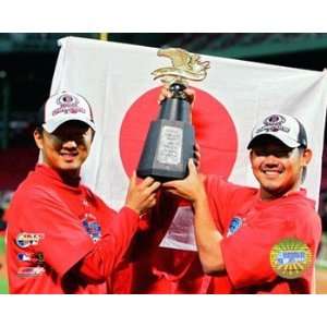  Hideki Okajima / Daisuke Matsuzaka 07 ALCS With Trophy 
