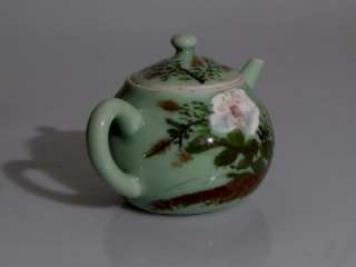 ANTIQUE CHINESE CERAMIC TEA POT . LOVELY OLD PIECE WITH FINE DETAIL 