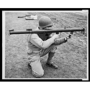    Soldier holding a bazooka,1943,US Army,Gun,kneeling