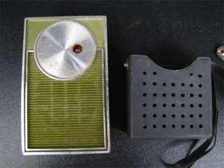 Vintage Solid State Transistor Radio Avocado Green  
