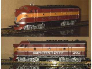 HO SCALE MODEL POWER F2 SOUTHERN PACIFIC DAYLIGHT LOCO  