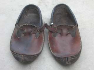 EARLY CWE ANTIQUE PRIMITIVE COUNTRY LEATHER SHOES.  