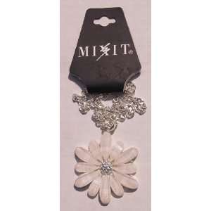  Maxit Costume Jewelery Flower Necklace 