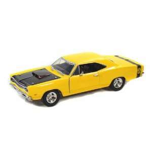  1969 Dodge Coronet Super Bee 1/24 Yellow: Toys & Games