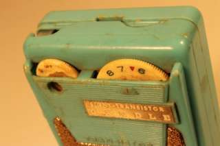   TRANSISTOR INDUSTRY Co Turquoise 8TR CANDLE PRT 81B Pocket AM Radio