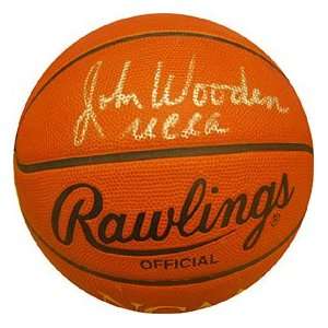    Autographed / Signed Rawlings NCAA Basketball Sports & Outdoors