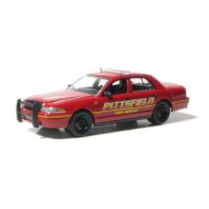   2006 Ford Crown Victoria Greenfield, IN Fire Dept 1/64: Toys & Games