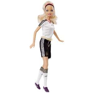   Spielerin   Barbie im original Adidas DFB Trikot  Spielzeug