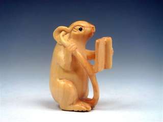 Ship From U.S* Boxwood Hand Carved Netsuke Sculpture Mouse Reading 