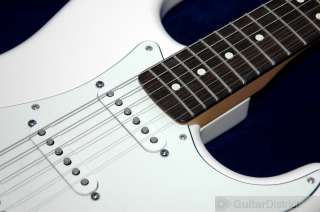New Fender ® Standard Stratocaster Strat Rosewood Fingerboard, Arctic 